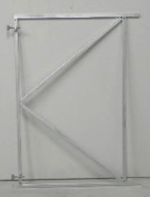 Poortframe 110 cm breed (x 155 cm hoog) + 2 duimen. Verstelbaar ijzeren frame, gegalvaniseerd